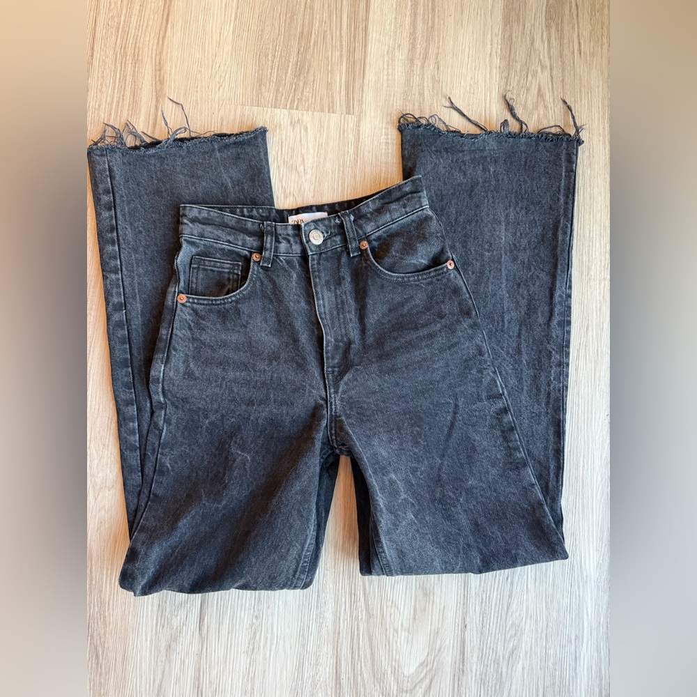 ZARA Black High Rise Wide Leg Jeans | Raw Hem | Size 2 🖤 - Picture 2 of 6